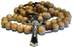 returning_rosary_wikimedia20150606