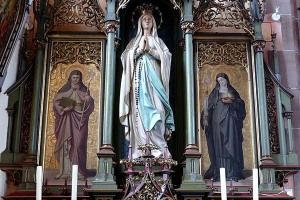 St. Irmina, the Virgin Mary, and St. Walburga at Saint-Laurence Church in Alsace, by Ralph Hammann (Own work) [CC BY-SA 4.0 (http://creativecommons.org/licenses/by-sa/4.0)], via Wikimedia Commons